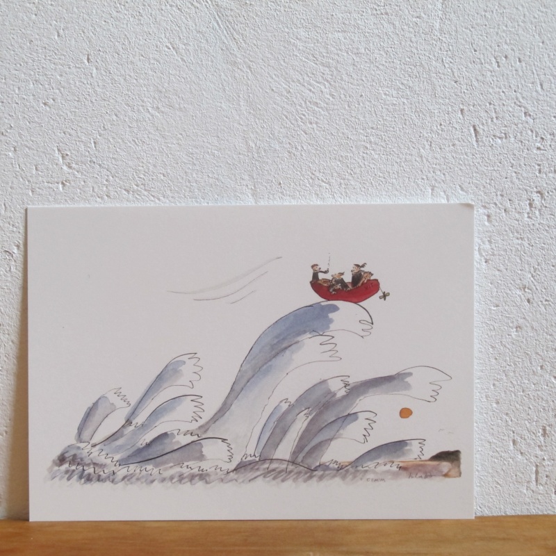 Rotes Schlauchboot und Wellen