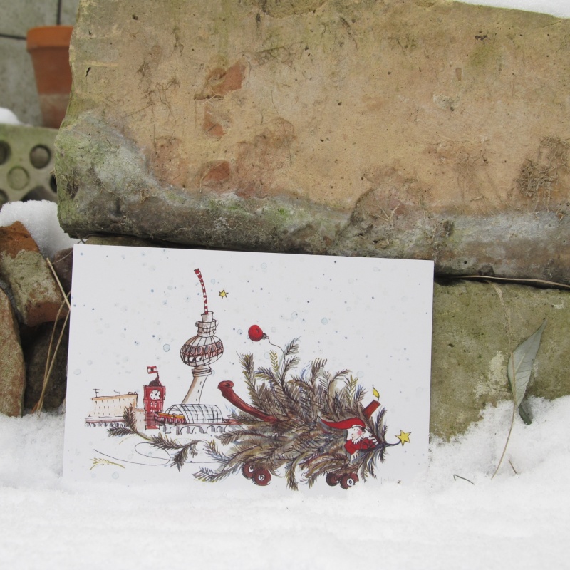 Weihnachts-Postkarte mit Berlinmotiv, Rotes Rathaus, Fernsehturm am Alexanderplatz und Tannenfahrzeug mit roten Kugeln