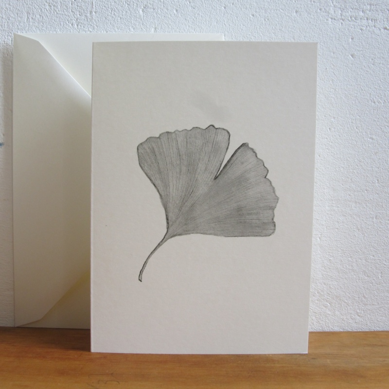 Ginkgoblatt in grau als Trauerbriefkarte
