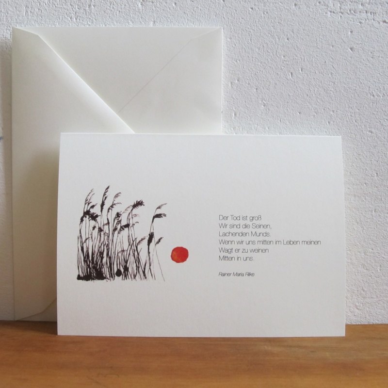 Schilfrand mit roter Sonne und Gedicht von Rilke als Trauerbriefkarte