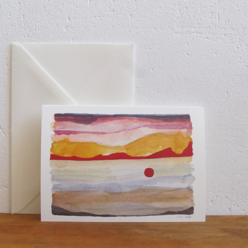 Bunte Landschaft in Kuchenschichten mit roter Sonne